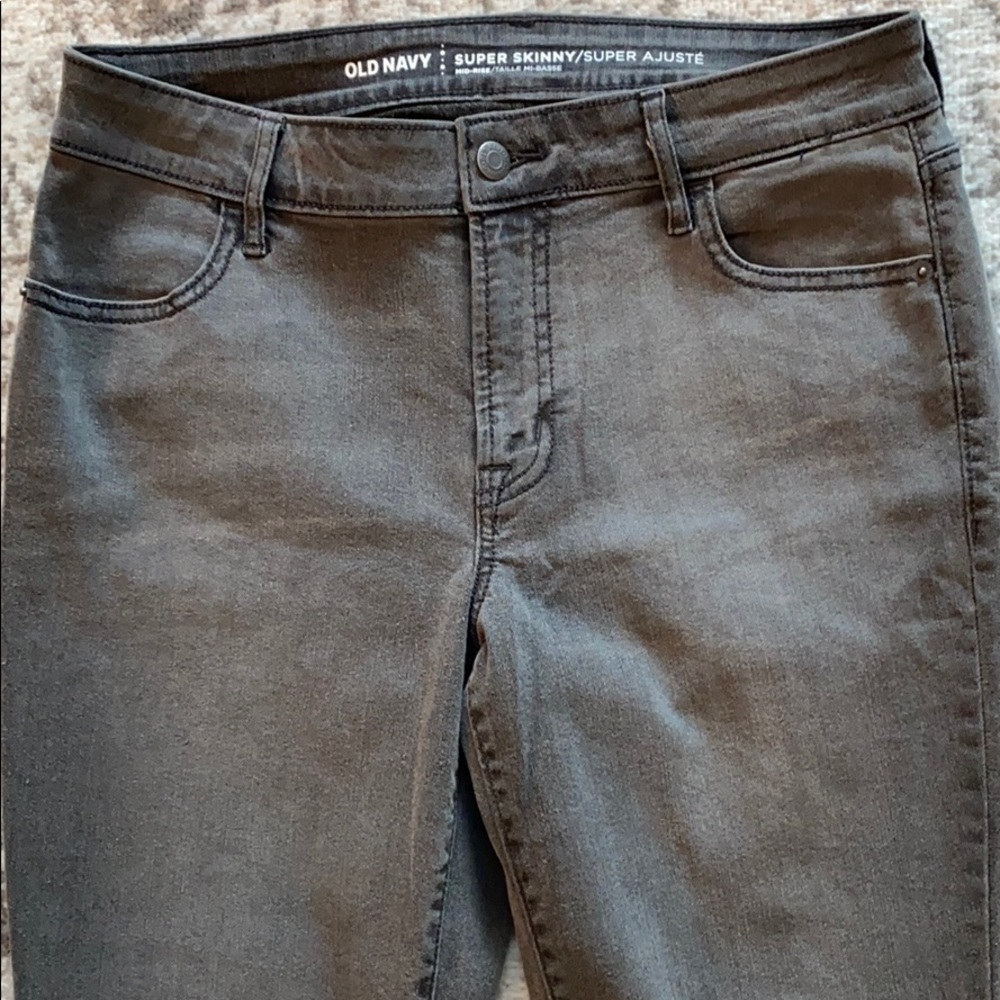 Old Navy women’s skinny grey mid-rise jeans size 8